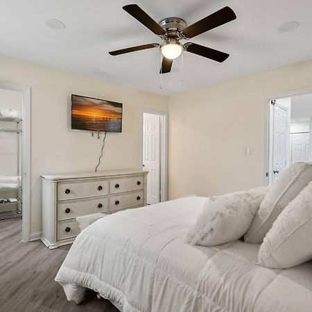 Cozy 2 Bedroom Duplex In Charlotte, Jacuzzi, Sleeps 6 Plus 2 Exterior photo