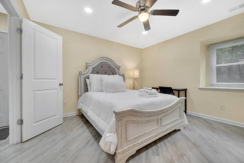 Cozy 2 Bedroom Duplex In Charlotte, Jacuzzi, Sleeps 6 Plus 2 Exterior photo