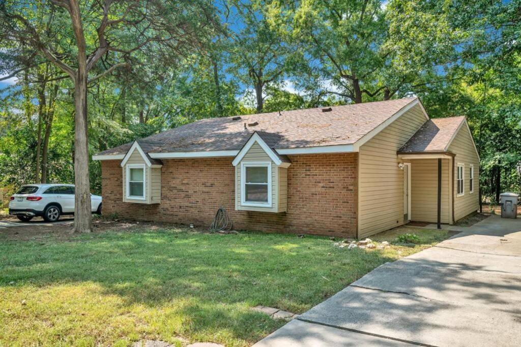 Cozy 2 Bedroom Duplex In Charlotte, Jacuzzi, Sleeps 6 Plus 2 Exterior photo